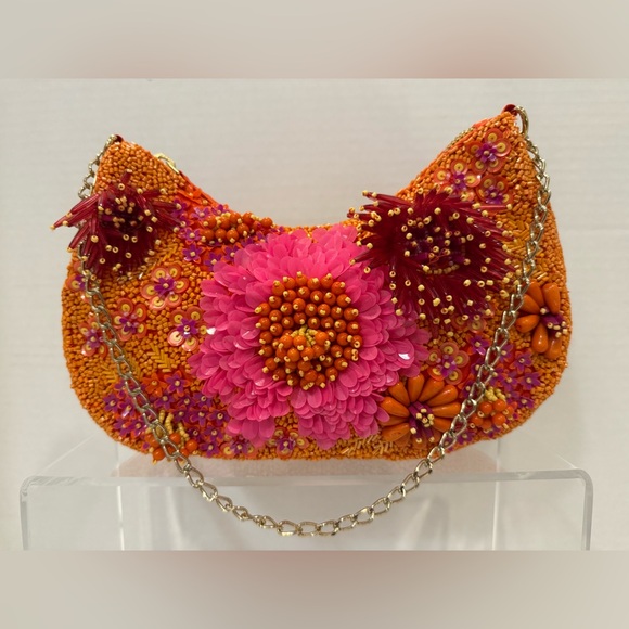 🌺 Hand Beaded Floral Tapestry in Bloom made in India Made Chain Strap Like New - Picture 7 of 10